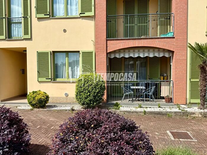 Appartamento trilocale in vendita in Via Roma, Correzzana