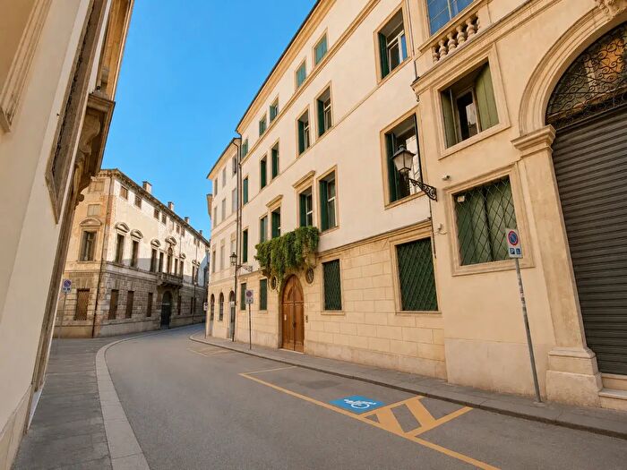 Appartamento quadrilocale in vendita in Contra' Oratorio dei Proti, Vicenza