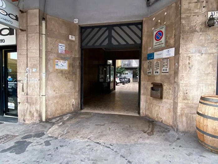 Appartamento con 7 locali in vendita in Via Duca degli Abruzzi, Catania