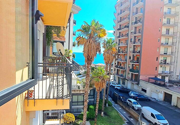 Appartamento con 7 locali in vendita in Via Alcide De Gasperi Catania, Catania