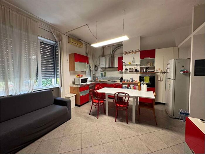 Appartamento trilocale in affitto in via diego guicciardi, Dergano, Milano