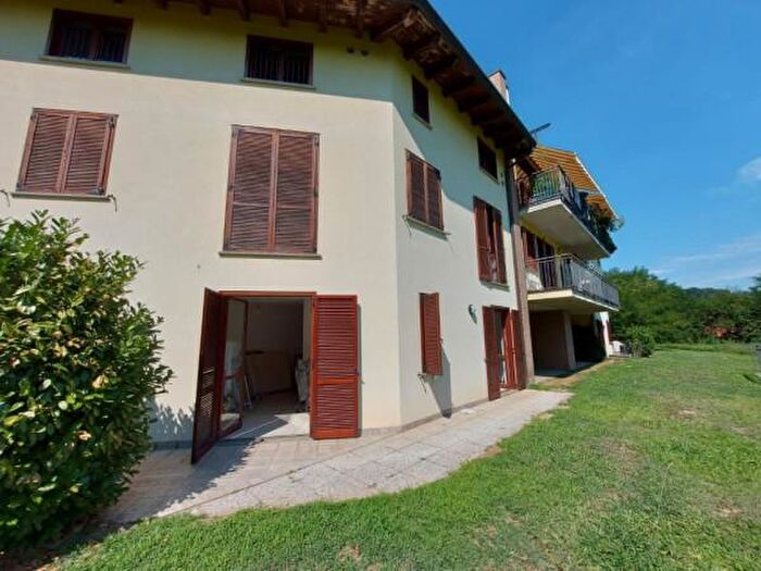 Appartamento trilocale in vendita in Via del Legorino, Sesto Calende