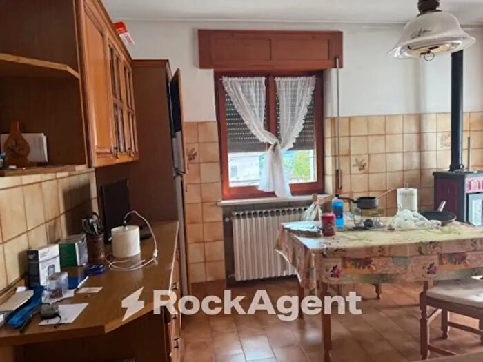 Casa con 6 locali in vendita in Borgo Val Di Taro