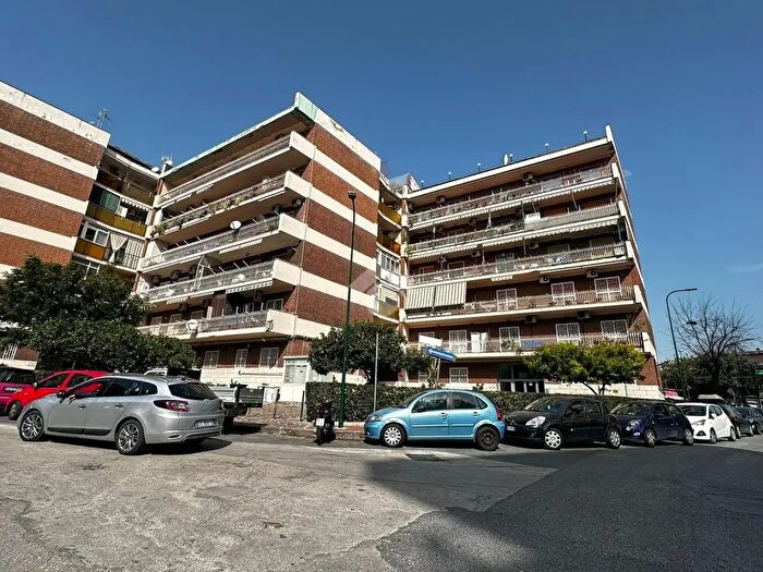 Appartamento trilocale in vendita in Via Beniamino Guidetti, Napoli