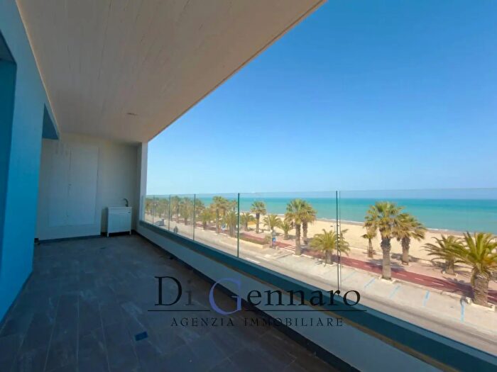 Appartamento trilocale in vendita in Lungomare Sirena Snc, Tortoreto