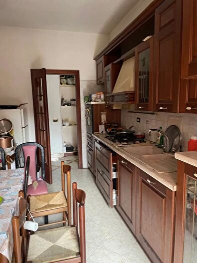 Appartamento quadrilocale in vendita in Via Pisino, Roma