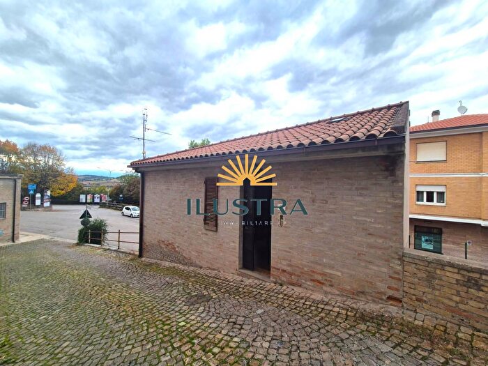 Casa trilocale in vendita in Via Garibaldi, Grottazzolina