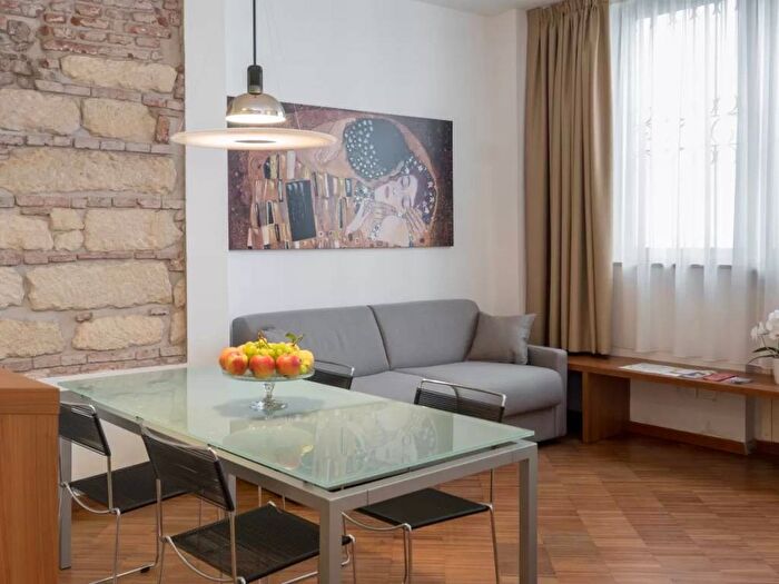 Appartamento trilocale in affitto in Via Fratta, Centro Storico, Verona