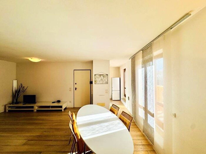 Appartamento trilocale in affitto in Piazza Lemmetti, Lido di Camaiore, Camaiore