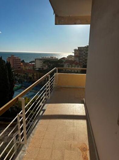 Appartamento con 5 locali in vendita in Strada Privata Vallarino, Sanremo