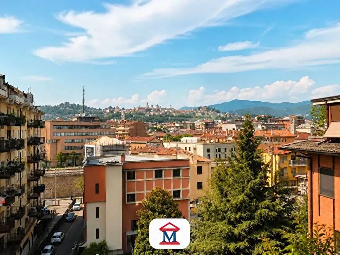 Appartamento quadrilocale in vendita in Via Giovanni Carnovali, Bergamo