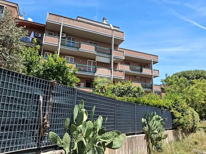 Appartamento quadrilocale in vendita in Via Gennari Patrizio, Roma