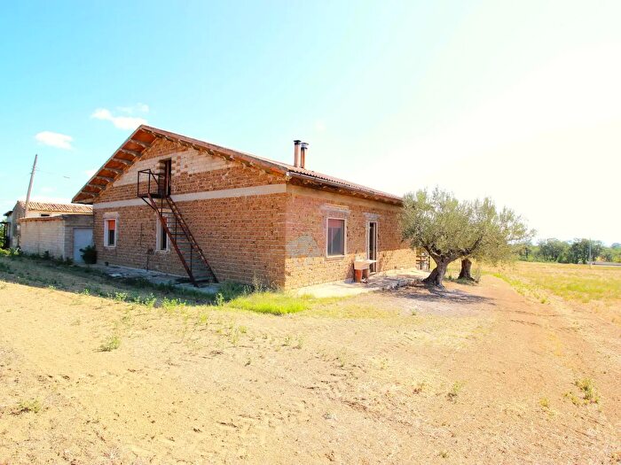 Casa con 5 locali in vendita in Catignano