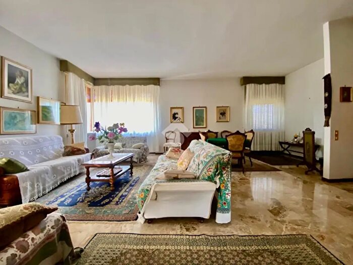 Casa con 9 locali in vendita in Via Bssanese, Maser