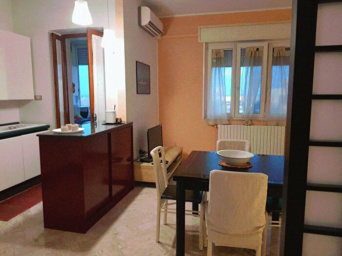 Appartamento trilocale in affitto in Via Fara Forni, Centro Storico, Brindisi