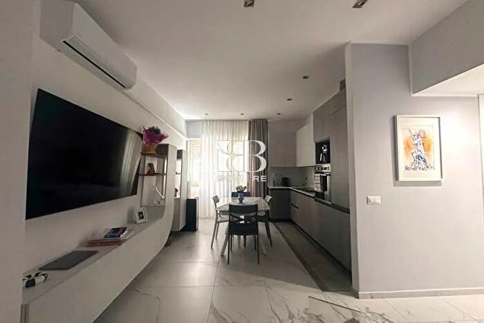 Appartamento trilocale in vendita in Via dei Giornalisti RomaCamilluccia, Roma