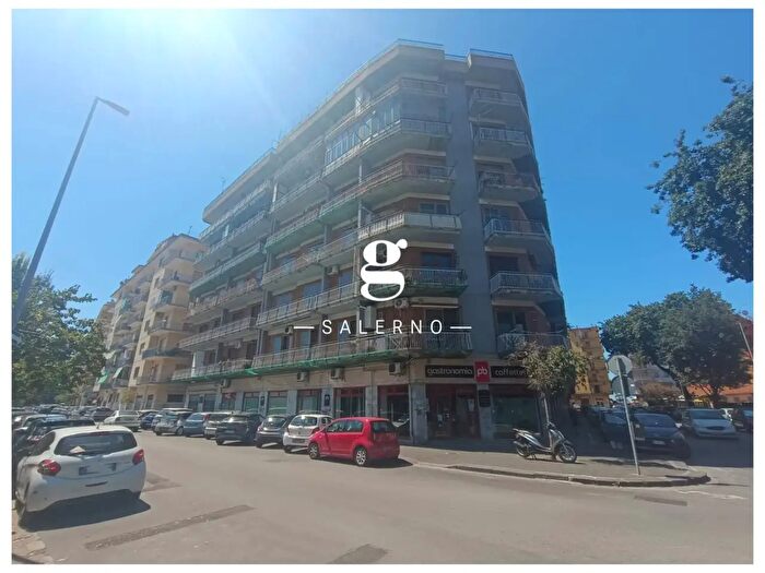 Appartamento con 5 locali in vendita in Via Vito Lembo, Salerno