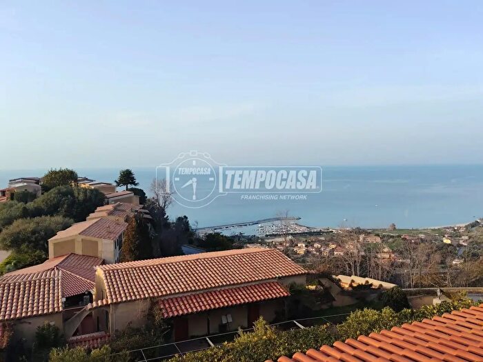 Appartamento trilocale in vendita in Contrada Gornella, Drapia