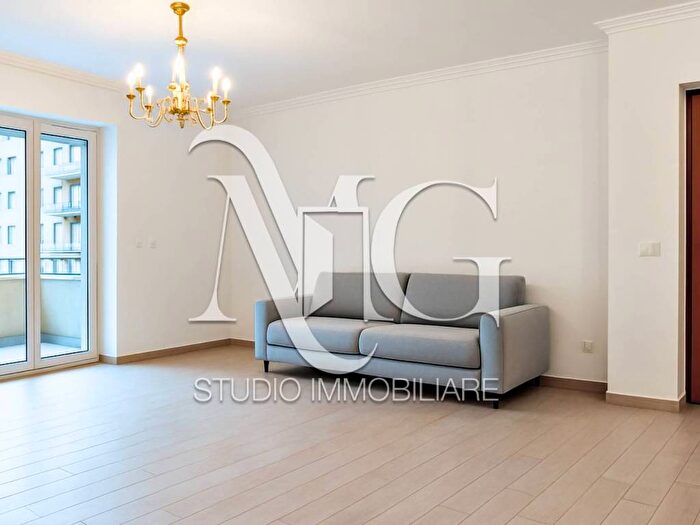 Appartamento trilocale in affitto in Via Tripolitania, Africano Villa Chigi, Roma
