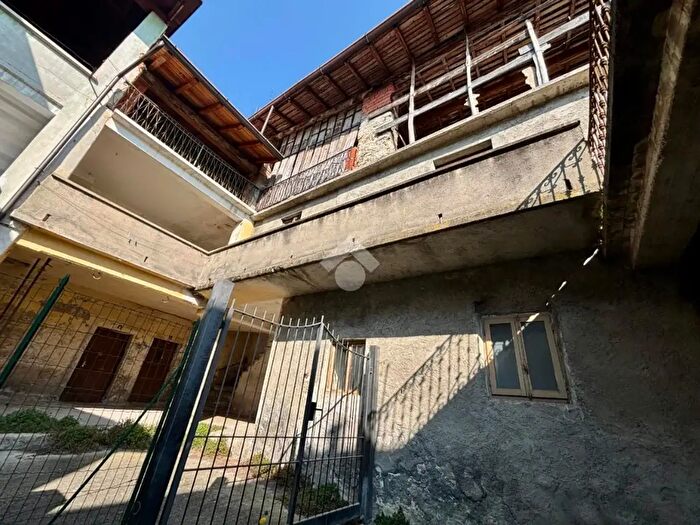 Casa quadrilocale in vendita in Via della Madonna, Gandino