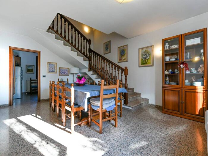 Casa con 6 locali in affitto in Via Ca Rossa, Maerne, Martellago