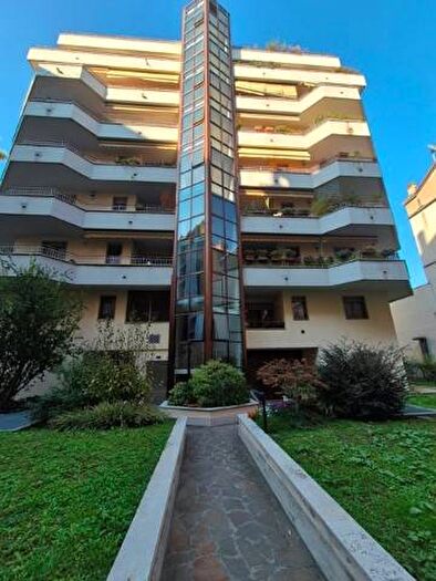Appartamento trilocale in affitto in Viale Corsica, Argonne Corsica, Milano