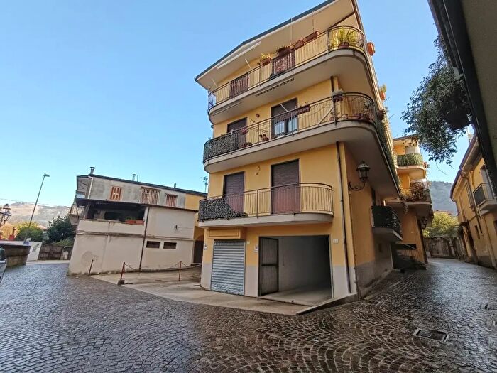 Appartamento quadrilocale in vendita in Via Casarienzo, Solofra