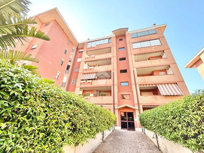 Appartamento trilocale in vendita in Via Bruno De Finetti, Roma