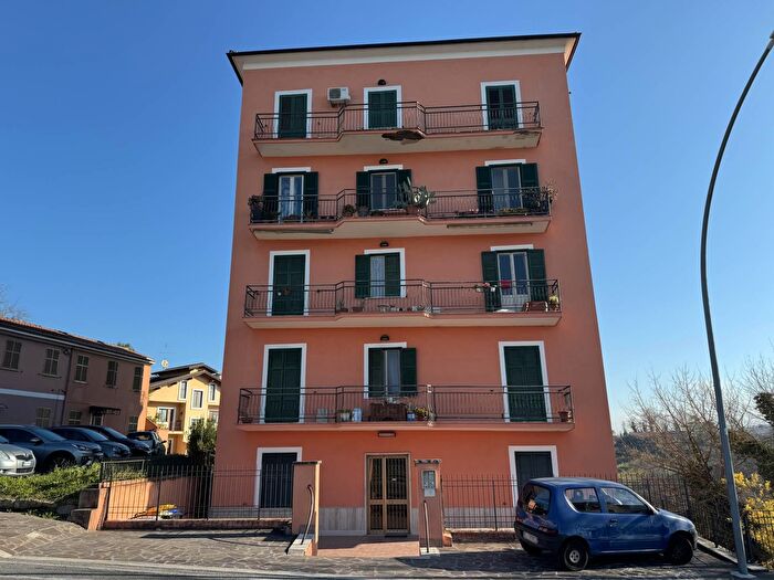Appartamento con 8 locali in vendita in Viale Napoli, Frosinone