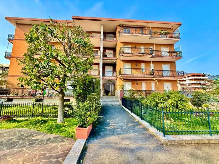 Appartamento trilocale in vendita in Via S Lazzaro, Andora