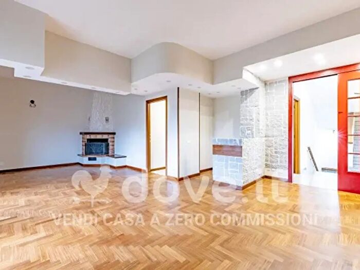 Appartamento quadrilocale in vendita in Via G Pascoli, Venegono Inferiore