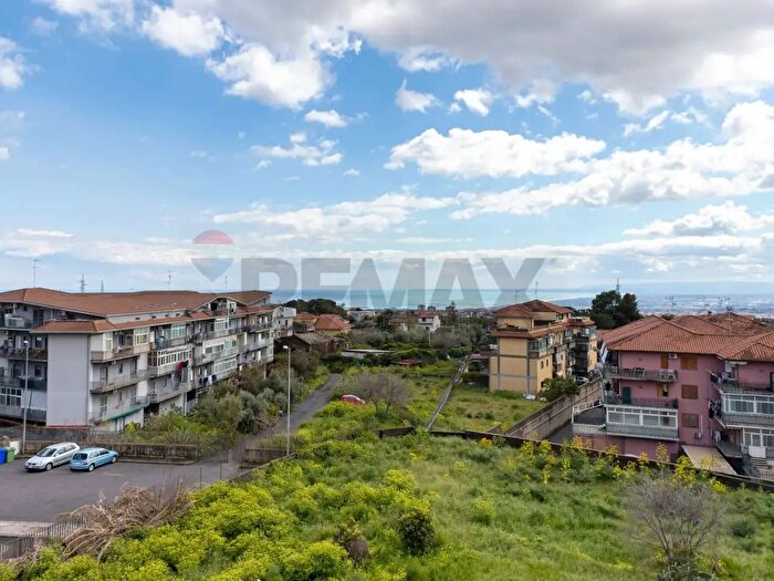 Appartamento con 6 locali in vendita in Via Pietro BethancourtAngolo Via Kolbe, Catania