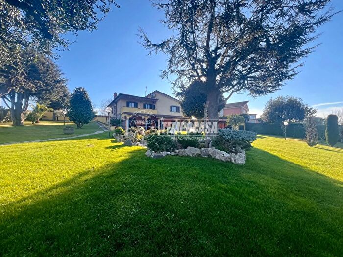 Casa con 9 locali in vendita in Via Franco Bolognese, Roma