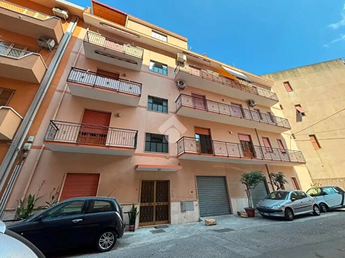 Appartamento trilocale in affitto in Via Monsignor Enrico Montalbetti, Reggio di Calabria