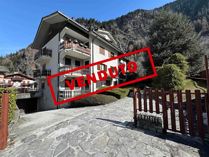 Appartamento trilocale in vendita in Via del Crotto, Campodolcino