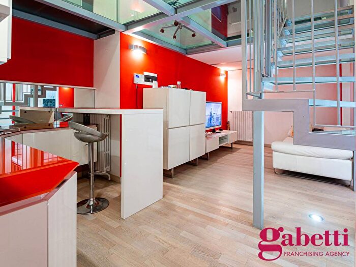 Appartamento quadrilocale in affitto in Via Monte Nevoso, Casoretto, Milano