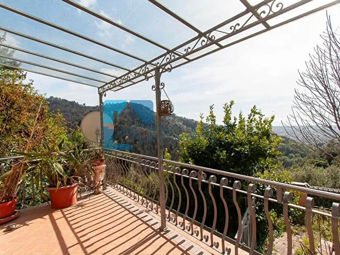 Casa con 6 locali in vendita in Pietrasanta