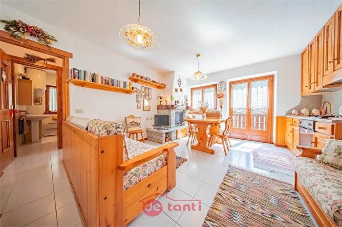 Appartamento trilocale in vendita in Fraciscio Campodolcino So, Campodolcino