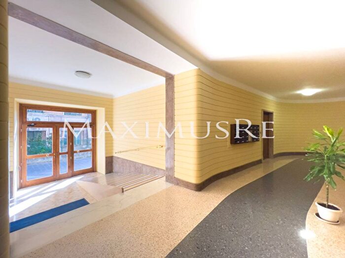 Appartamento trilocale in affitto in Via Lorenzo il Magnifico, Bologna, Roma