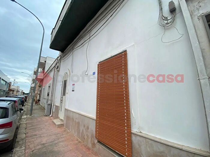 Appartamento bilocale in vendita in Via Roma, Avetrana