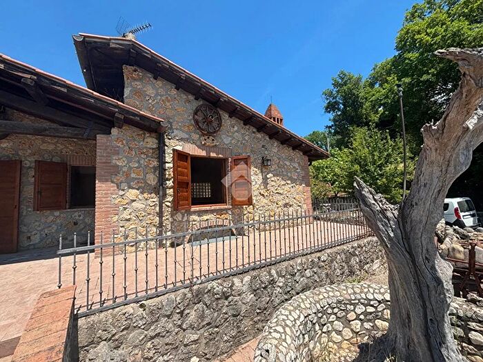 Casa quadrilocale in vendita in Vocabolo Ranti, Lugnano In Teverina