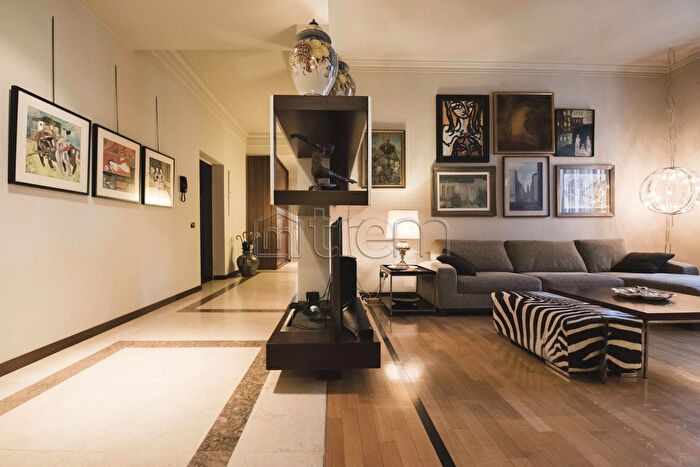 Appartamento con 6 locali in affitto in Milano