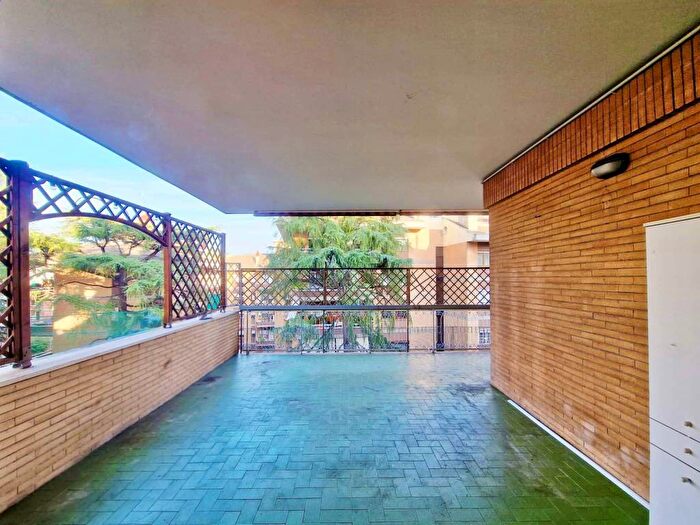 Appartamento con 6 locali in affitto in Via Luigi Capuana, Talenti Monte Sacro, Roma