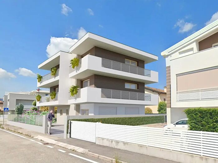 Appartamento quadrilocale in vendita in Via De Nicola, Rubano