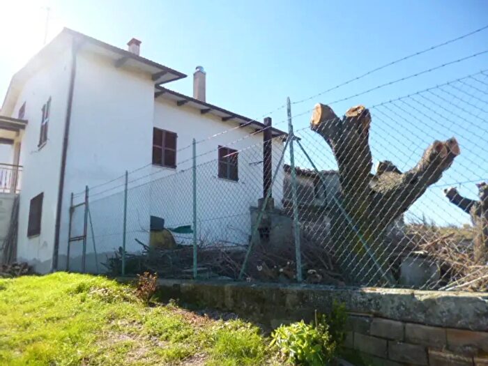 Casa con 7 locali in vendita in Castelplanio