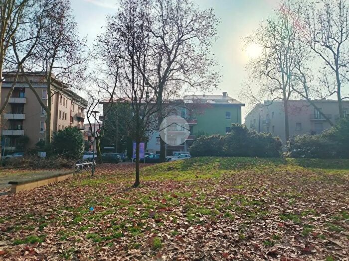 Appartamento trilocale in vendita in Via Lorenzo E Baldassarre Molossi, Parma