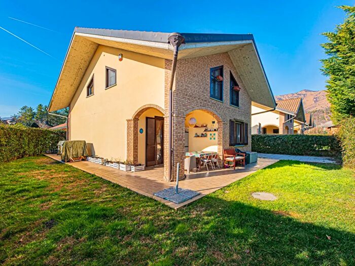 Casa con 6 locali in vendita in Via San Gillio, Givoletto