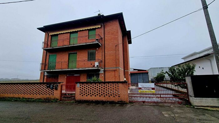 Appartamento con 10 locali in vendita in Via Piave, Soliera