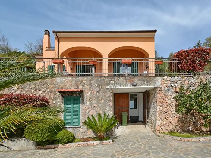 Casa con 7 locali in vendita in Olle Inferiore, Finale Ligure