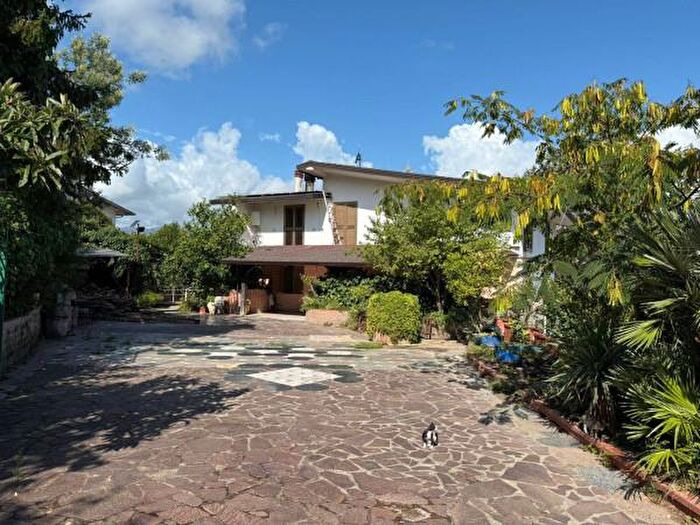 Casa con 6 locali in vendita in Contrada Pino, Benevento